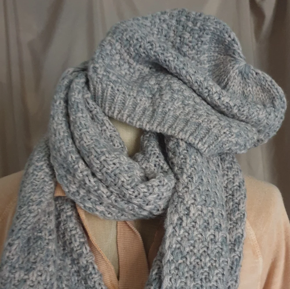 Jessica Simpson Matching Grey & Pink Knit Infinity Scarf & Beanie Set Sz OS - Picture 11 of 15